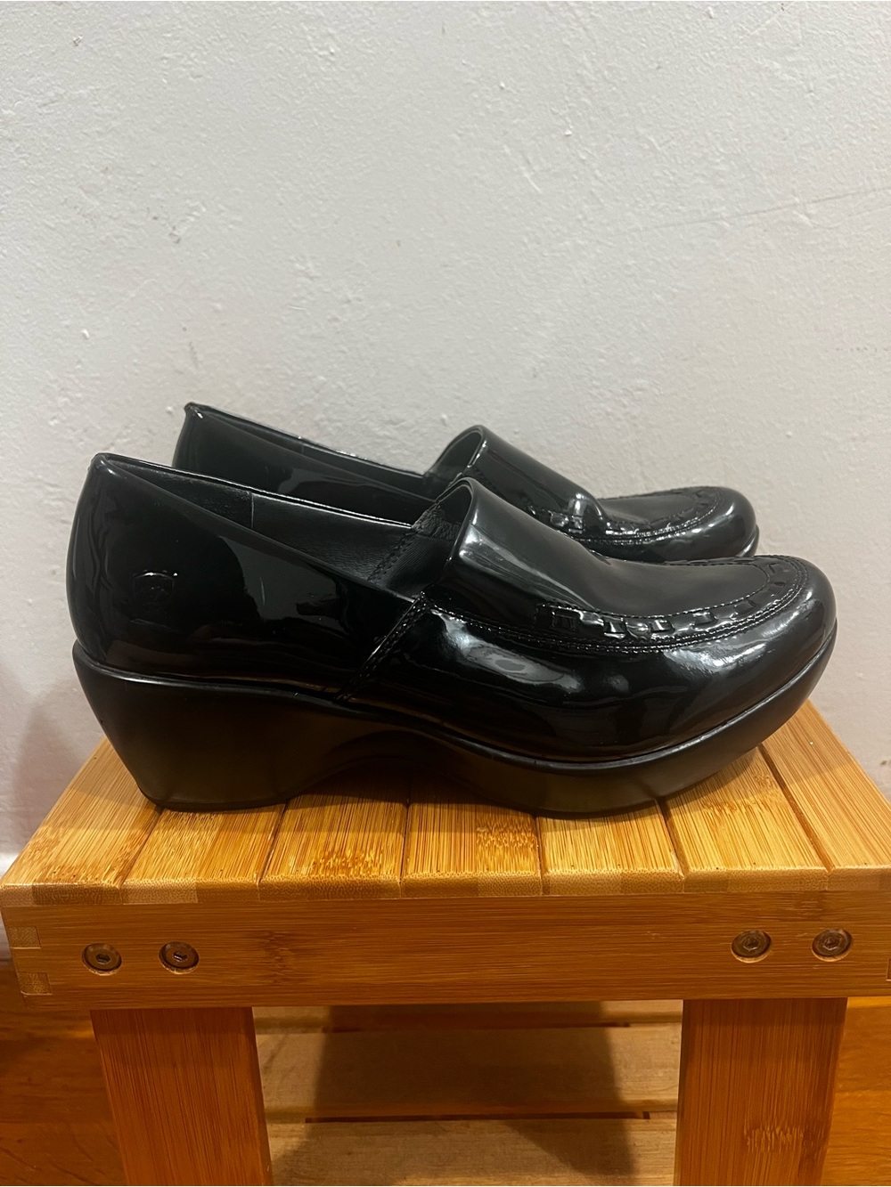 Ariat Patent Leather Black Clogs Women’s 8.5 Workwear Preppy Minimalist Comfort